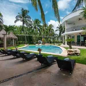 https://villa-palmeras.quintano-roohotels.com