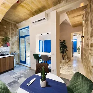 Mandera's Boutique & Dorms La Valette